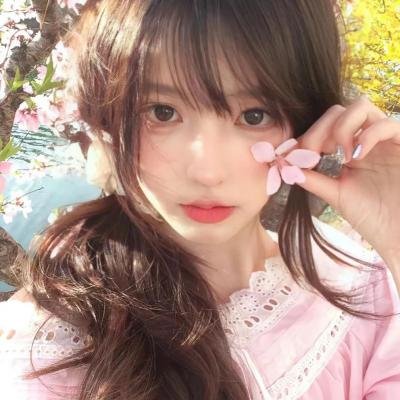 抽象画中的越南少女